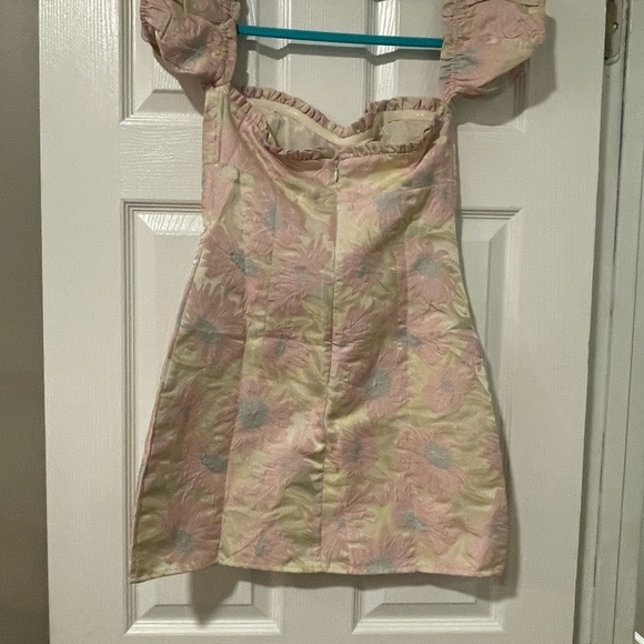 Lulus NWT Pink Yellow Jacquard Floral Puff Sleeve Mini Dress Size S U9 - Picture 3 of 8